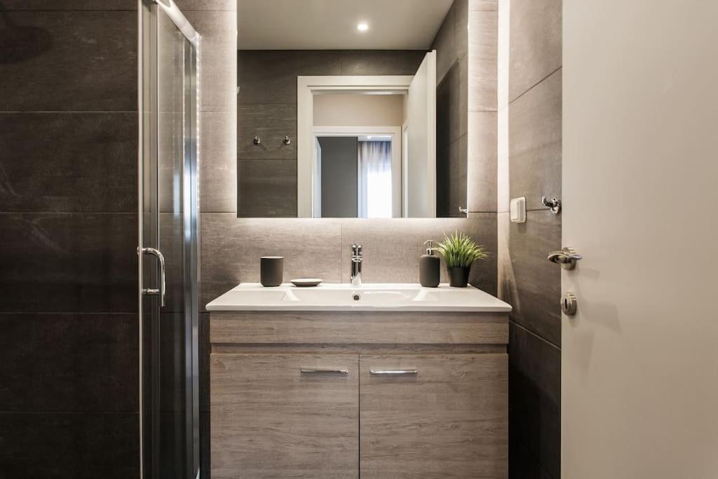 Piraeus Deluxe 2Bdr Apt - Near Metro And Port Exteriör bild