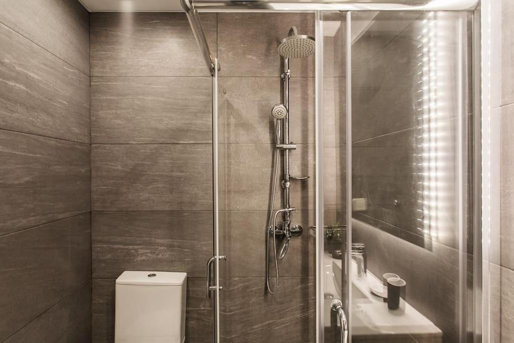 Piraeus Deluxe 2Bdr Apt - Near Metro And Port Exteriör bild